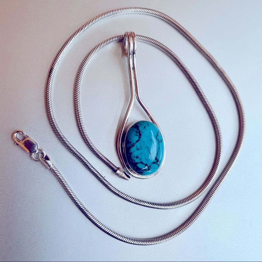 Silver turquoise pendant and rope chain.
